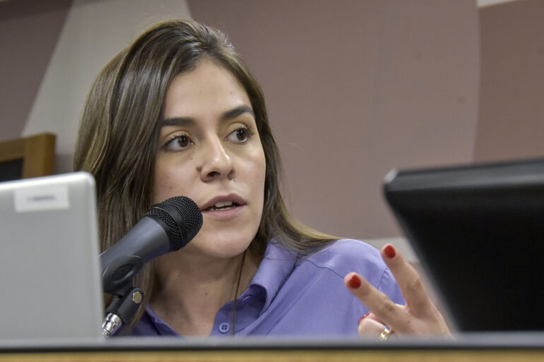 Deputada mineira relata ter recebido mais uma ameaça de estupro