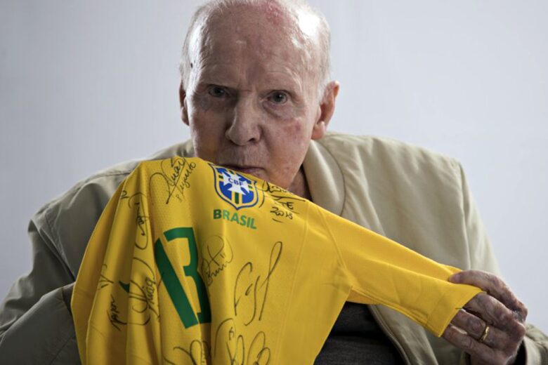 Zagallo recebe alta do hospital após 22 dias internado e comemora: ‘Velho Lobo está on’