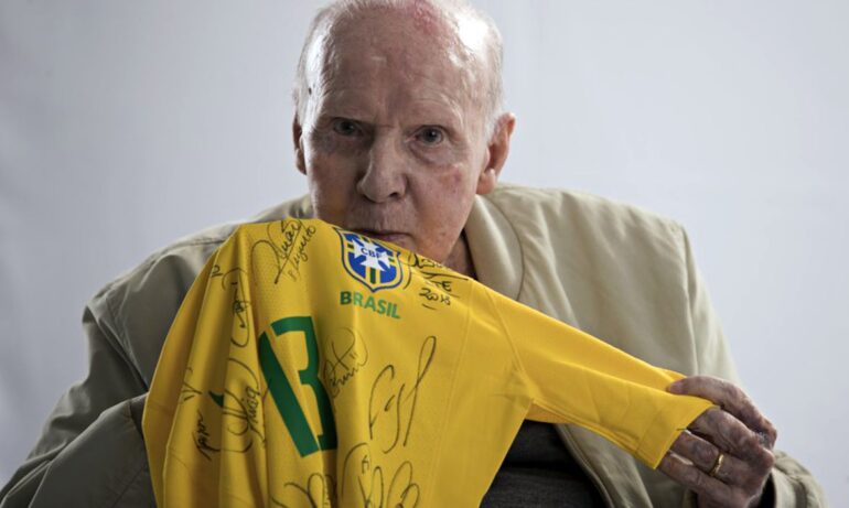 Zagallo recebe alta do hospital após 22 dias internado e comemora: ‘Velho Lobo está on’