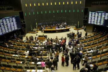 PEC da anistia propõe cota de 20% para mulheres na Câmara em 2026