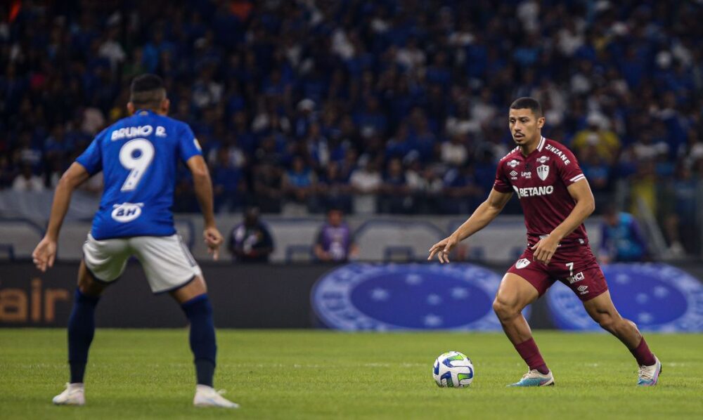 Campeonato Brasileiro: Fluminense e Cruzeiro medem forças no Maracanã; Rádio Caraça transmite a partida