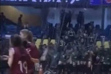 Universidade expulsa alunos de medicina que simularam ‘‘masturbação coletiva’’ durante jogo de vôlei feminino