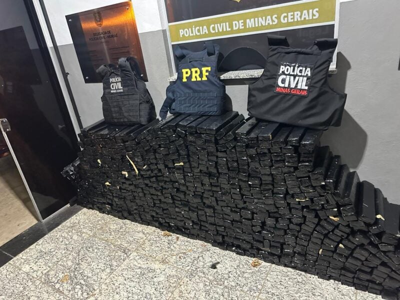 Polícia Civil e PRF apreendem quase uma tonelada de maconha e oito pessoas são presas