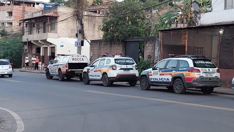 PM apreende arma, munições e drogas no João XXIII