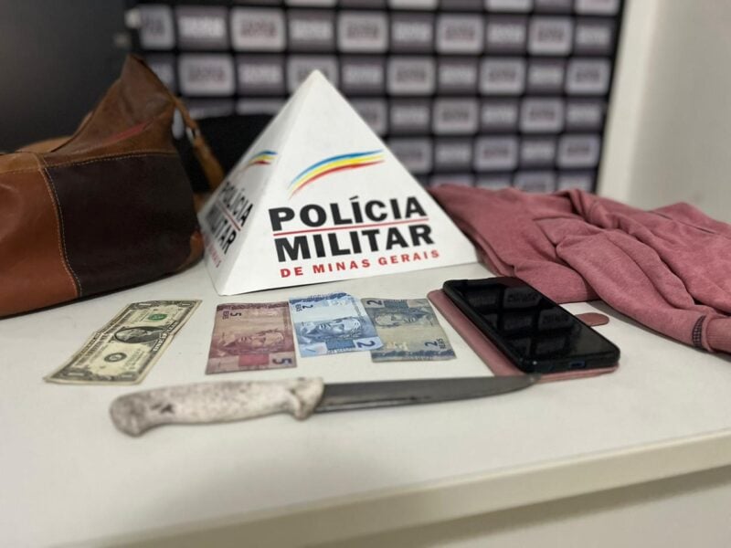 Três pessoas são presas em flagrante após ameaçarem vítima com faca e roubar a sua bolsa, em Itabira