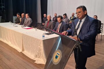 “É difícil escolher pessoas que representam nossa cidade, porque são tantas diferenciadas”, diz Heraldo em entrega de honrarias