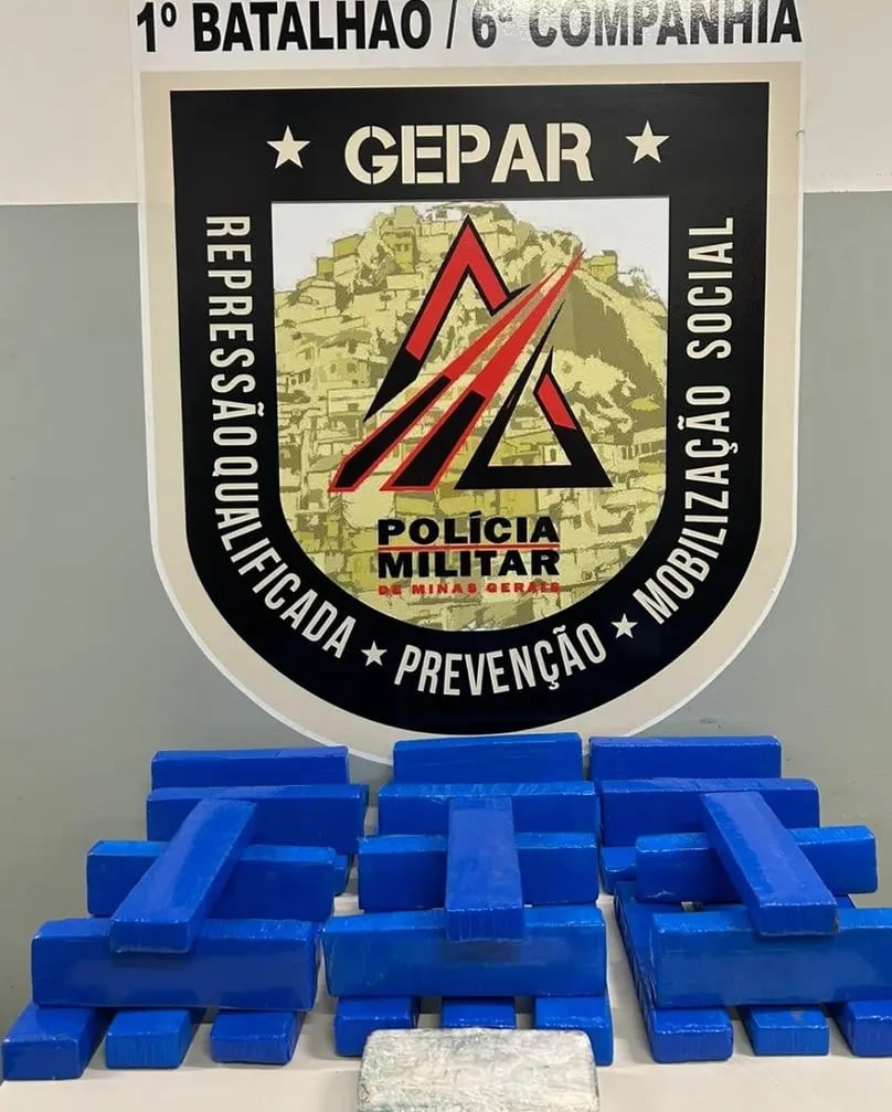 Após denúncia anônima, mulher é presa em BH com 33 barras de maconha