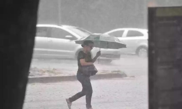 Primeiro trimestre de 2024 pode ter calor e chuva acima da média histórica em Minas