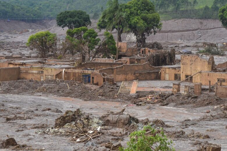 Medalha do Dia de Minas reconhece defensores de pessoas atingidas pelo desastre-crime em Mariana