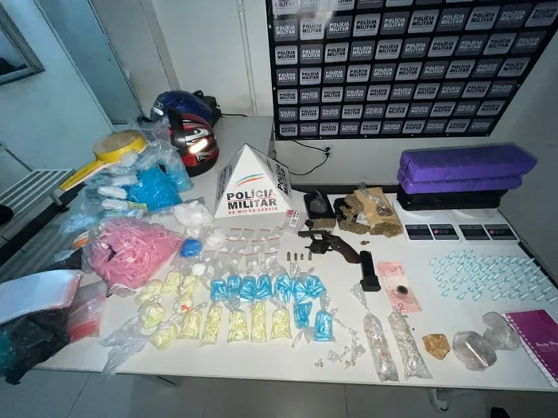Polícia Militar prende suspeito de envolvimento com o tráfico e apreende grande quantidade de drogas em Itabira