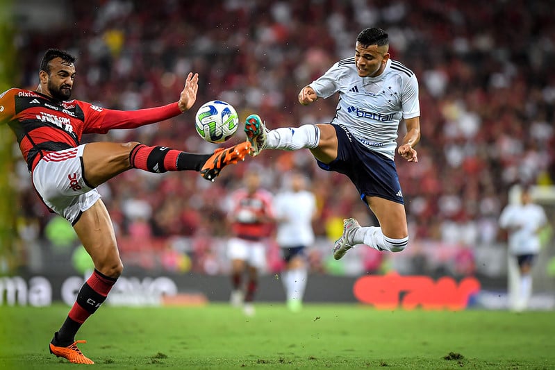 A um ponto do Z-4, Cruzeiro encara o Flamengo no Mineirão; Caraça FM transmite o confronto