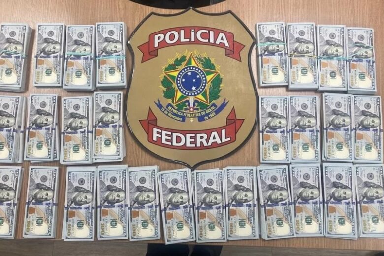 Polícia Federal apreende mais de US$ 170 mil na casa de diretor afastado da Abin