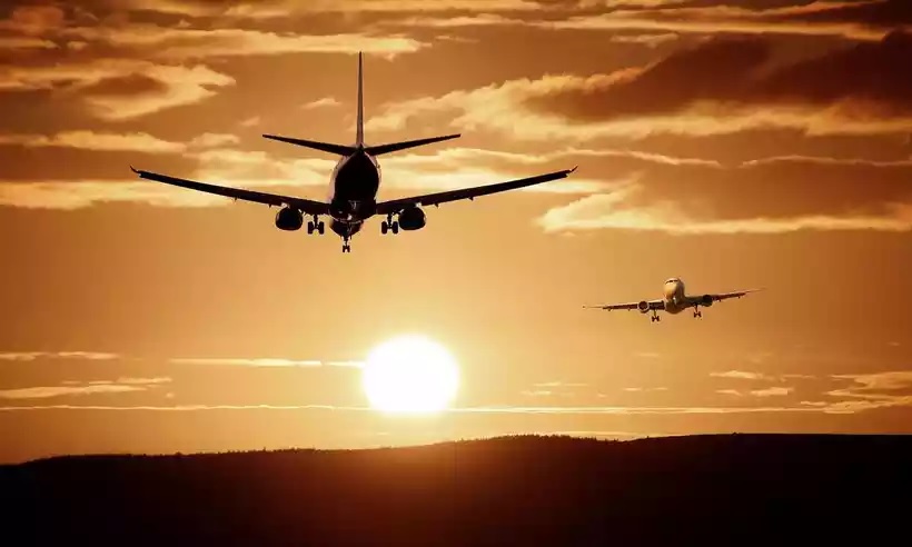 Piloto ameaça desligar motores de avião com mais de 80 passageiros em pleno ar