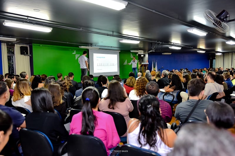 Simpósio de Neurociências :“primeiro passo para soluções em saúde é a educação”, destaca neurologista Tiago Alvarenga