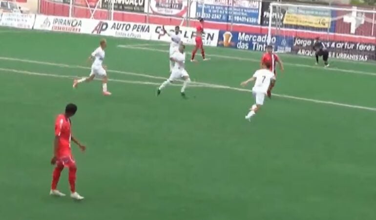 Com golaço, Valério vence Boston fora de casa e se aproxima de classificação às quartas