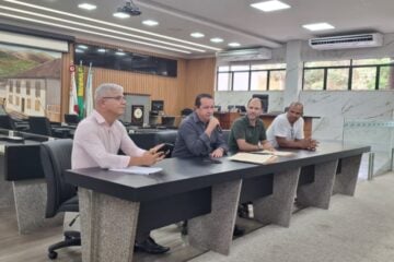 Apenas quatro vereadores comparecem e reunião de comissões é encerrada por falta de quórum