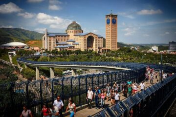 Cerca de 250 mil pessoas devem passar por Aparecida no feriado