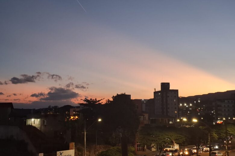 Semana começa com tempo seco e calor; confira a previsão do tempo