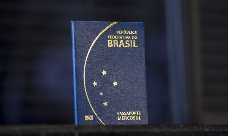 Novo modelo de passaporte brasileiro começa a ser emitido nesta terça-feira
