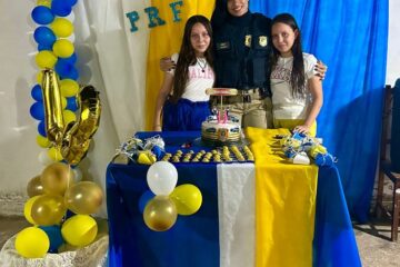 Irmãs gêmeas que sonham ingressar na PRF ganham surpresa de policiais no aniversário