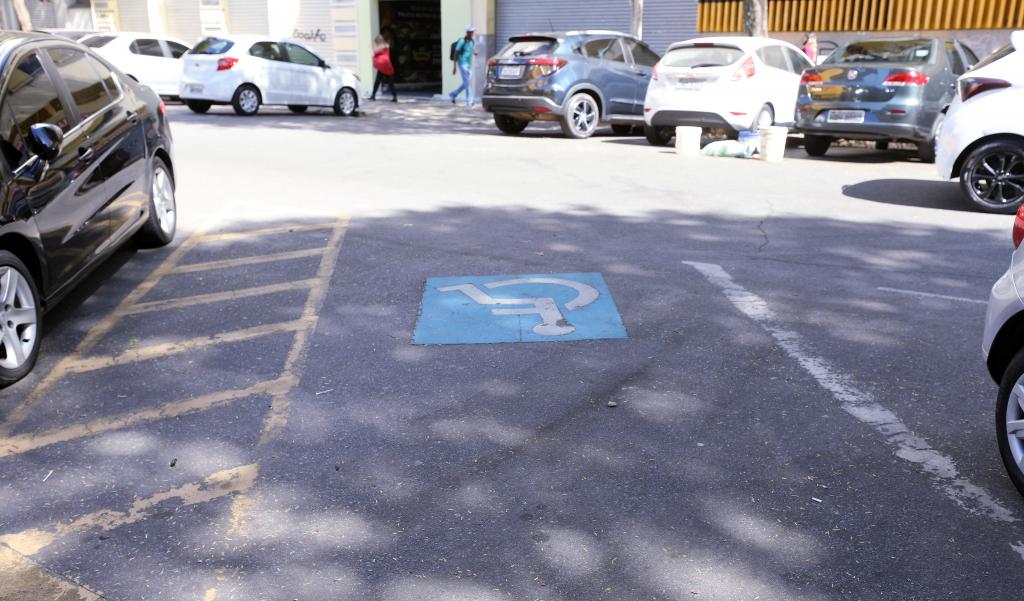 Vereadores aprovam vagas prioritárias para gestantes em estacionamentos de BH