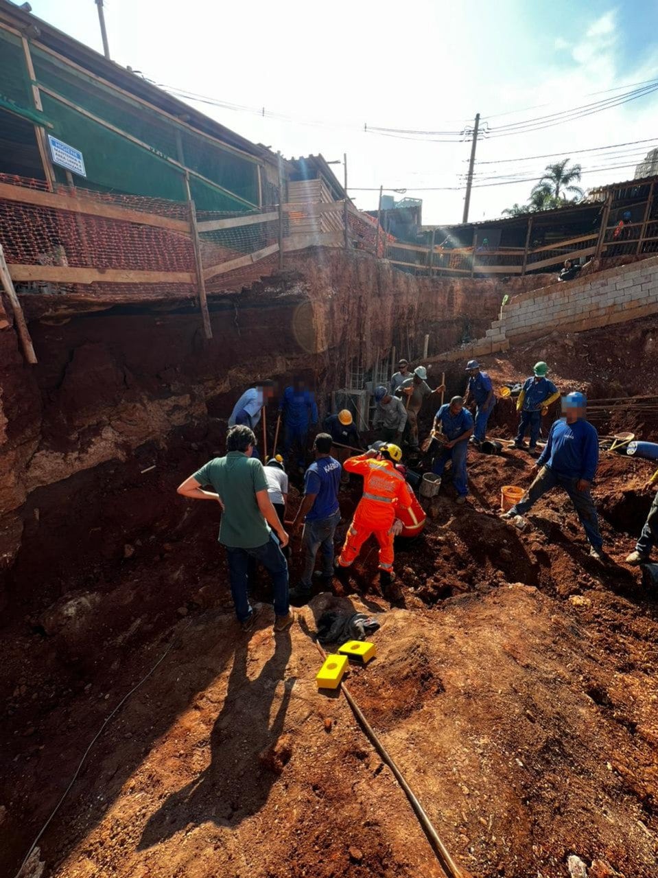 Chega a quatro o número de mortos em soterramento em Belo Horizonte