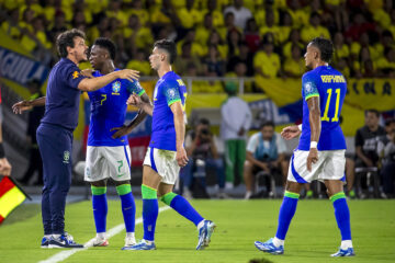 “Brasil não podia ter cedido os dois gols”, diz Fernando Diniz após derrota da Seleção Brasileira