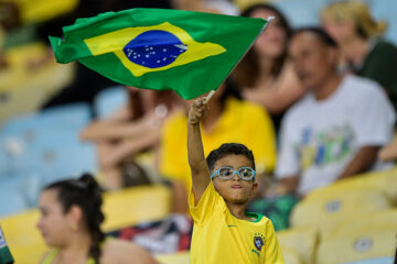 Brasil enfrenta Argentina em clássico sul-americano nas Eliminatórias; Rádio Caraça transmite a partida