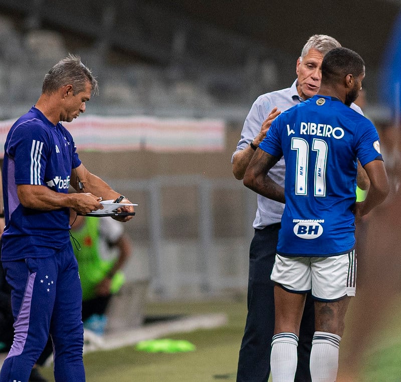 “Eu conto com todo mundo”, diz Autuori ao ser questionado sobre atuação de Wesley em empate do Cruzeiro