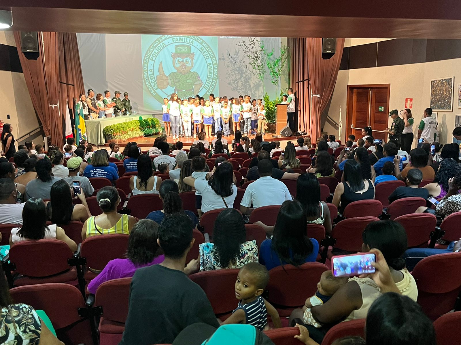 Programa de Educação Ambiental forma 73 alunos em São Gonçalo do Rio Abaixo