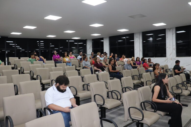 Desmobilizou? Servidores da Educação comparecem em baixo público a audiência pública