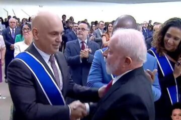 Lula homenageia Alexandre de Moraes no mesmo dia do velório de preso pelos atos 8 de janeiro