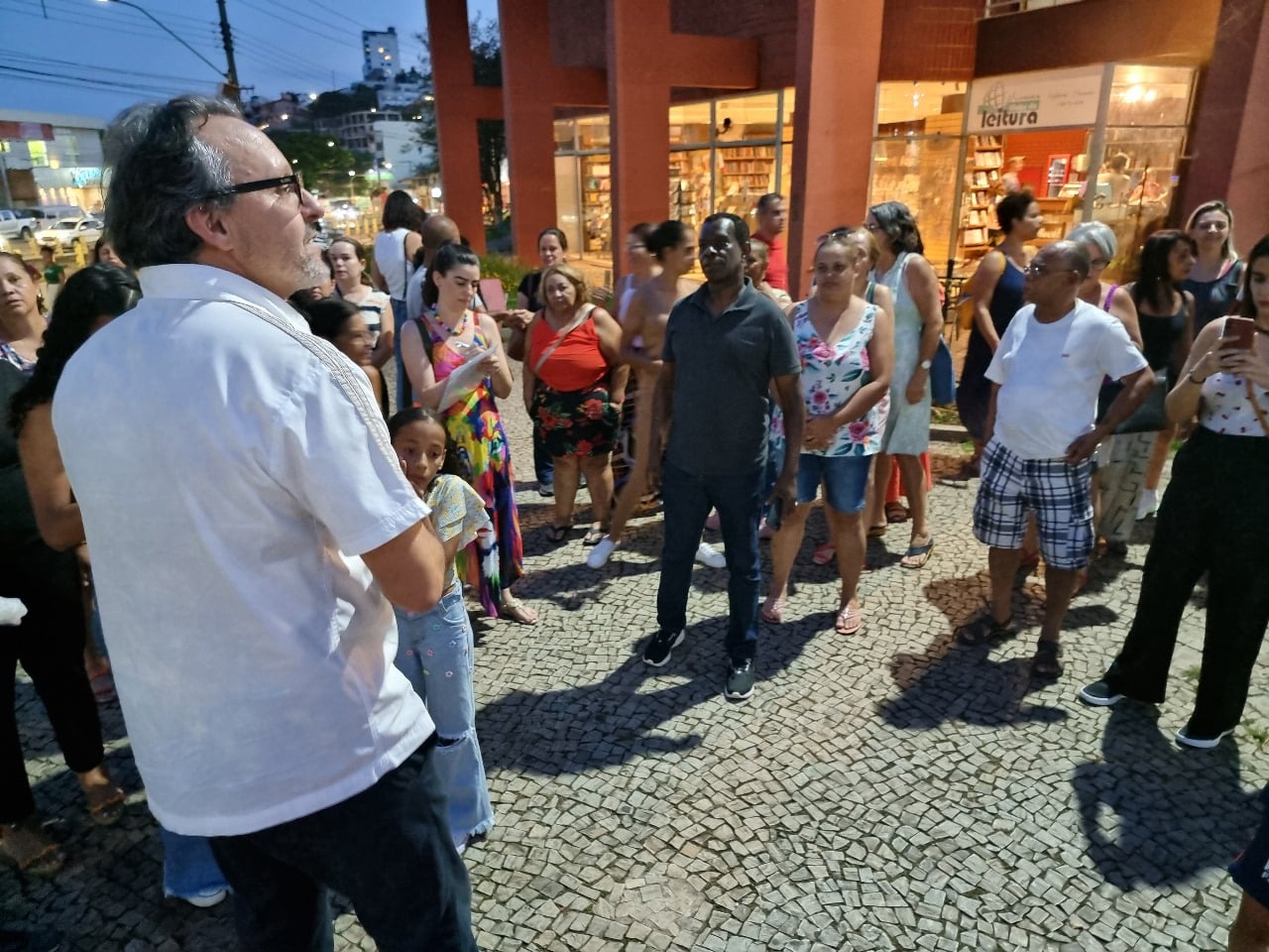 Secretária de Educação reforça apoio do governo à paralisação dos professores e diz que aulas serão repostas