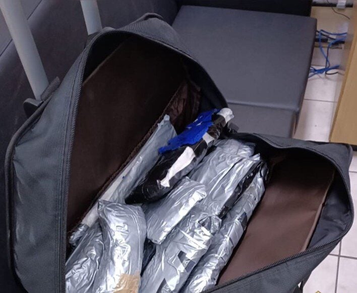 Polícia apreende maior quantidade de metanfetamina no Aeroporto de Confins