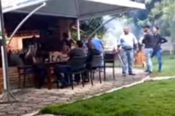 Velório de empresário tem churrasco e cerveja em cidade de MG; veja o vídeo