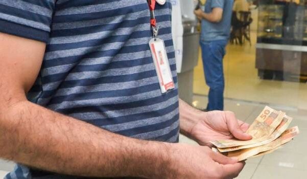 Governo de Minas paga 13º salário dos servidores no dia 18 de dezembro