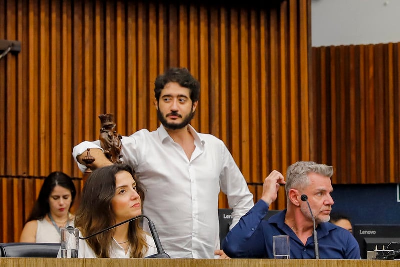 Câmara de BH arquiva processo de cassação contra Gabriel Azevedo mas aceita nova denúncia sobre vereador