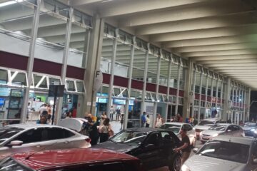 Saída e chegada de BH tem grande fluxo de veículos e entorno da rodoviária tem trânsito lento