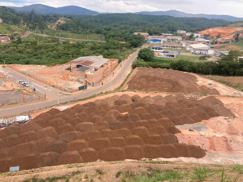 São Gonçalo: mais de 15 mil metros cúbicos de material são retirados do rio Santa Bárbara