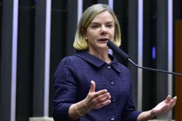Gleise Hoffmann rebate Pacheco e defende reeleição para presidente da República