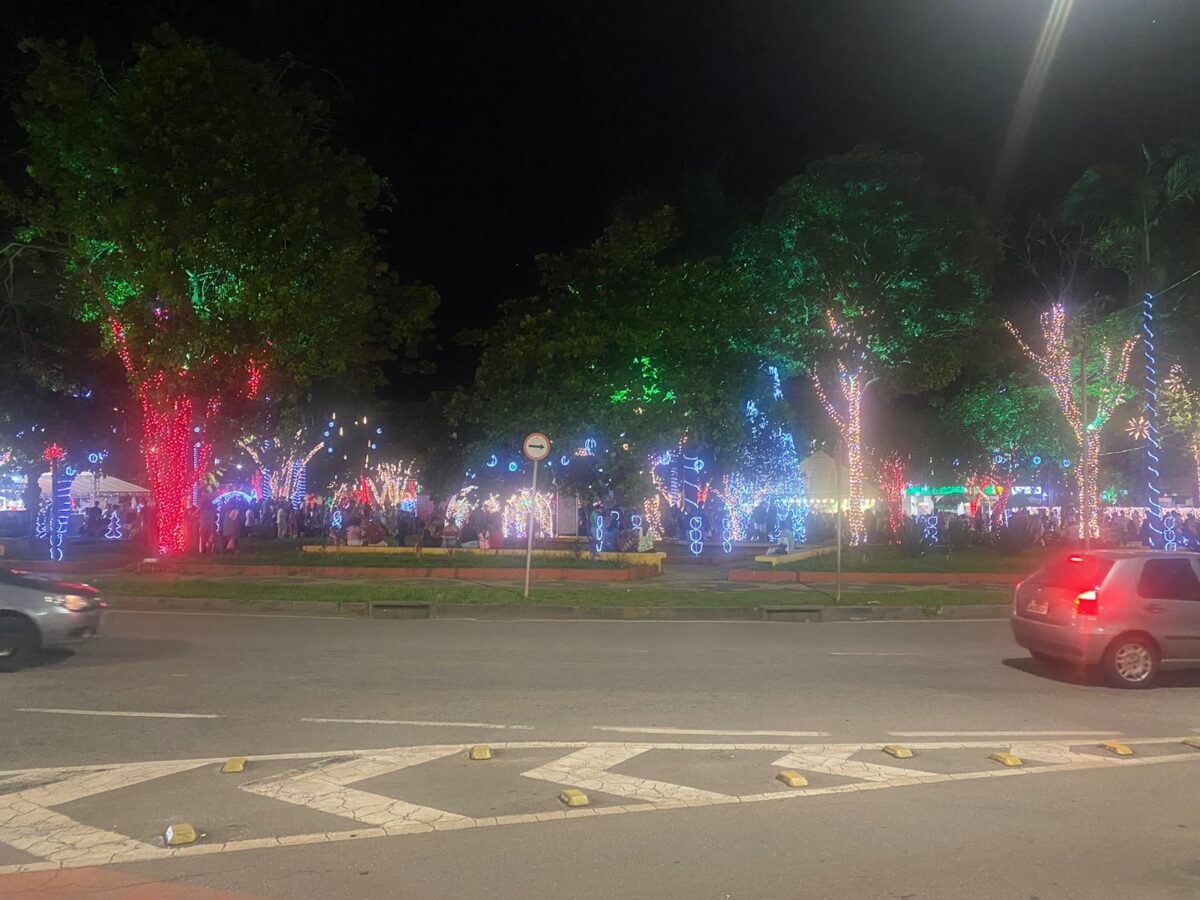 Itabira: luzes de Natal são acesas na noite desta quarta-feira (6)