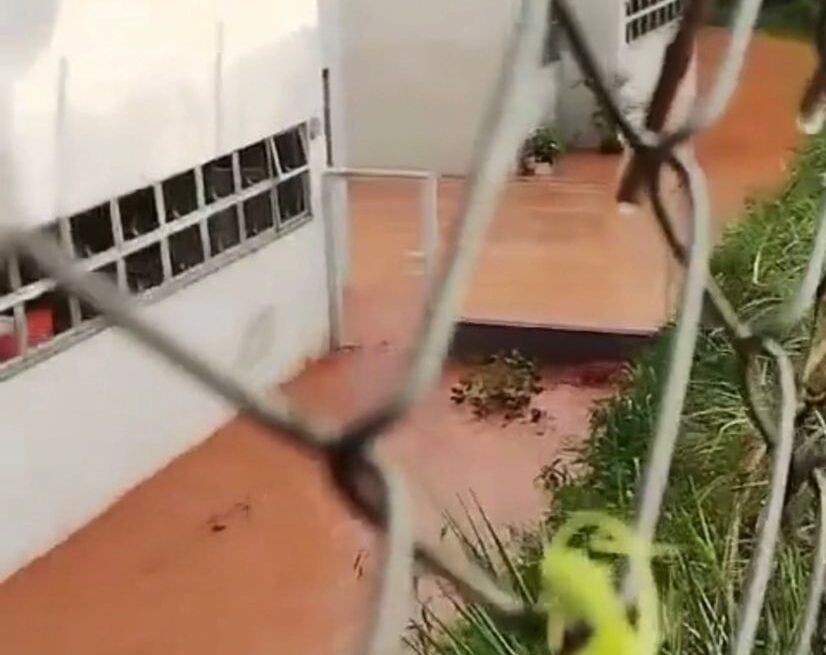 Itabira: Forte chuva inunda residencial, CRAS e CMEI Dona Dudu, no bairro Fênix