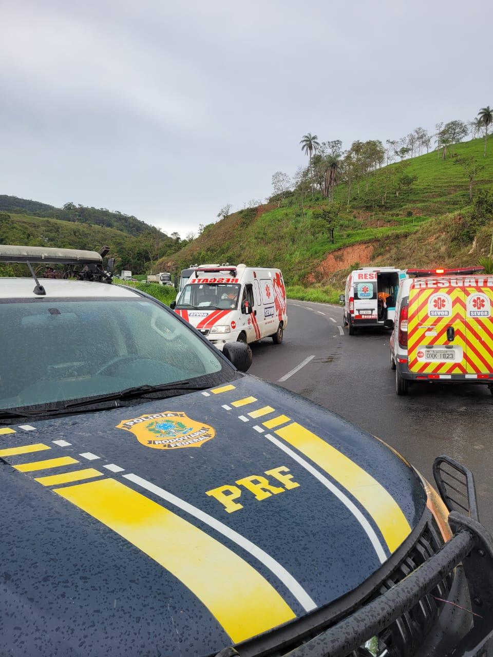 Colisão entre carreta e caminhão provoca morte na BR-381