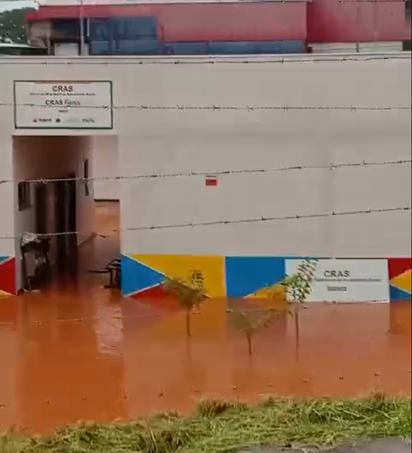 Itabira: Após forte chuva, CMEI Dona Dudu, Cras e residencial no Fênix voltam a alagar