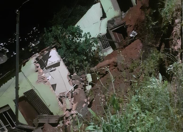 Quase 2 anos de espera: Após muro desabar e destruir casa, família segue aguardando obra da Prefeitura de Itabira 