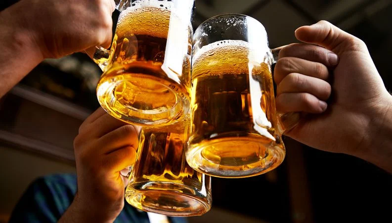 “Cerveja, piscina, samba e futebol”: final de semana será de sol e calor em Itabira, Monlevade e BH; confira a previsão do tempo