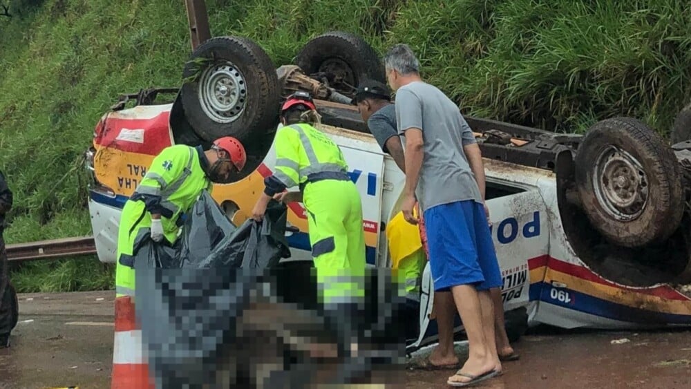 Policial morre após viatura capotar na rodovia Fernão Dias