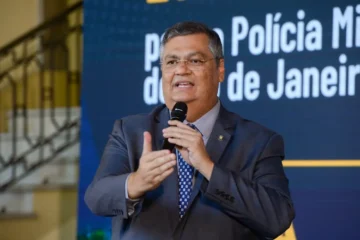 Dino do passado: críticas ao STF, às urnas e defesa de mandato para ministros
