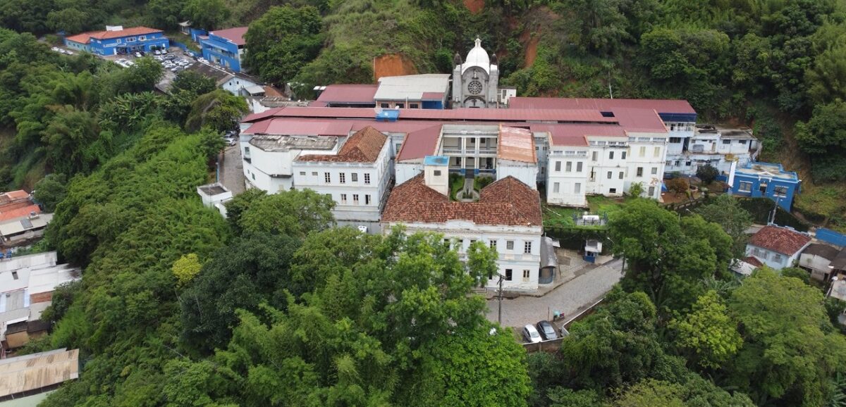 Homem contrata garoto de 13 anos para ameaçar colegas de trabalho em hospital de Ponte Nova