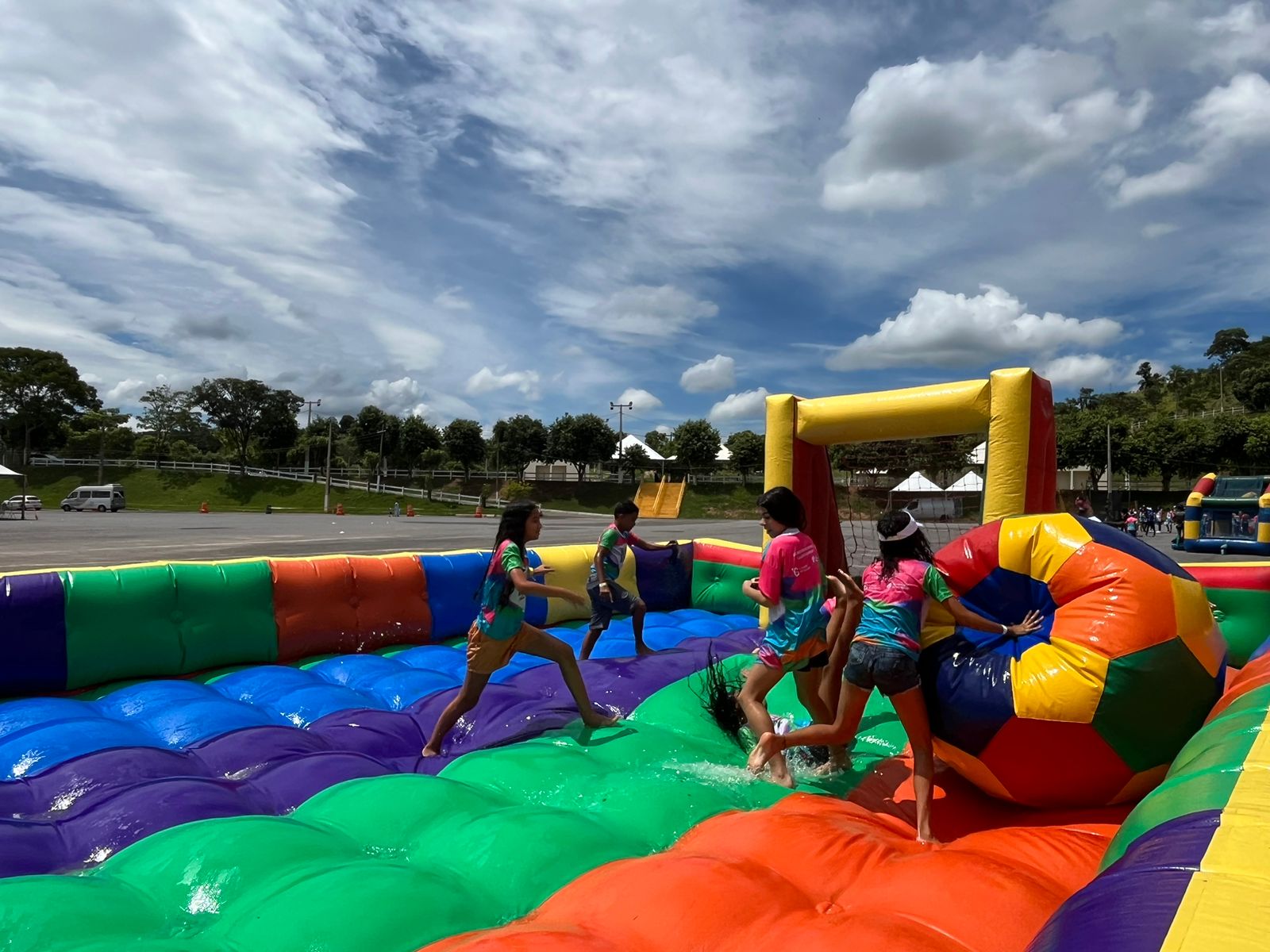 Mais de 700 crianças e adolescentes participam da Colônia de Férias em São Gonçalo